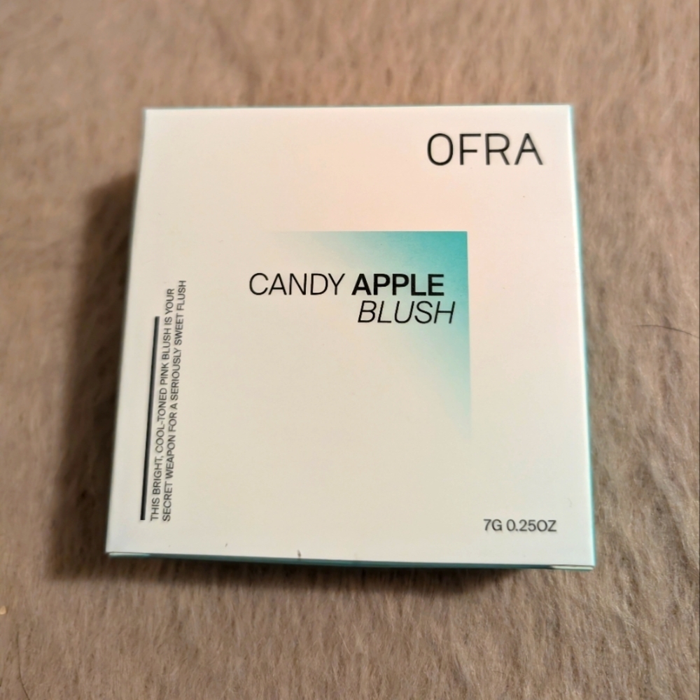 Ofra Cosmetics blush in Candy Apple